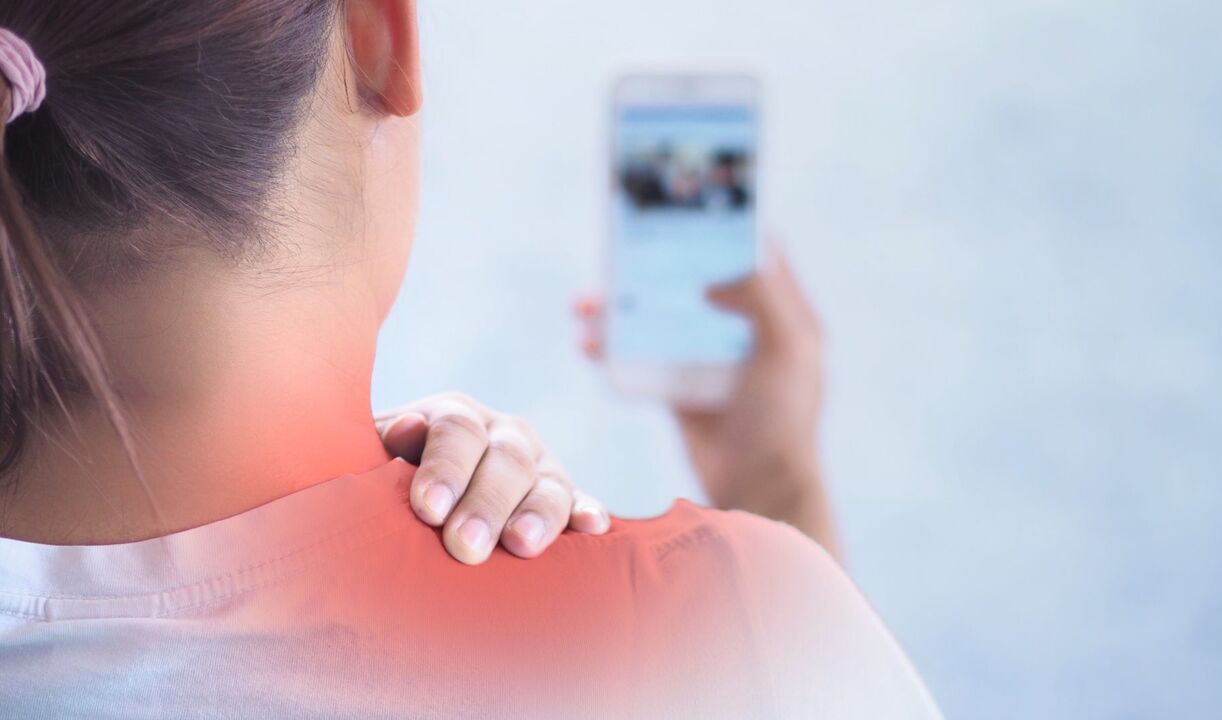 Often, the neck hurts because of incorrect posture, for example, if a person uses a smartphone for a long time