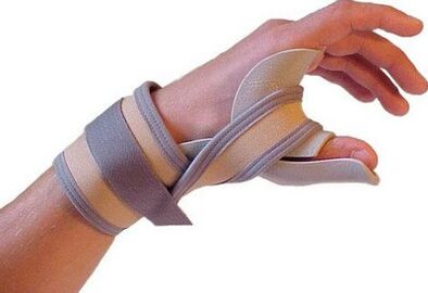 The thumbs up of the thumb for injury
